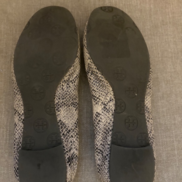Tory Burch Reva Leather Ballet Flats Pewter/Animal Print 9 - Picture 2 of 8
